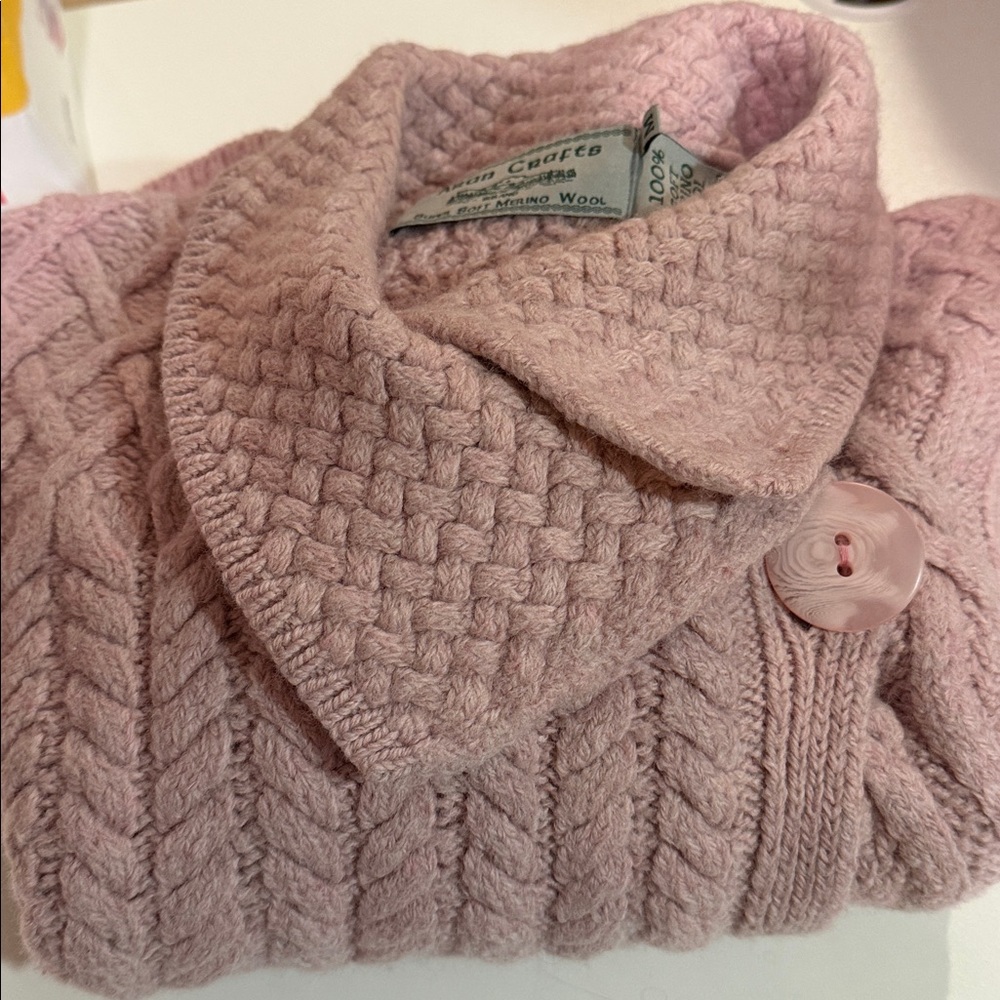 Aran Crafts soft merino wool one-button cable knit cardigan Pink Sz M Beautiful! - Picture 6 of 6